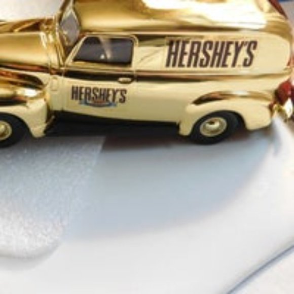 ERTL HERSHEY'S 1950 DIE CAST CHEVY VAN COLLECTIBLE - Picture 11 of 11